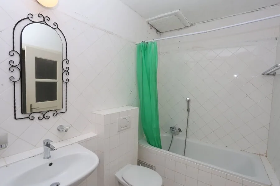 Grande bâtisse rénovée de 8 pièces à vendre à Alle – photo 8 sur 13