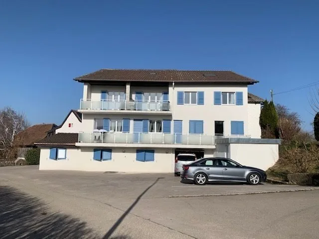 Bel immeuble de 8 appartements rénovés à vendre à Courgenay