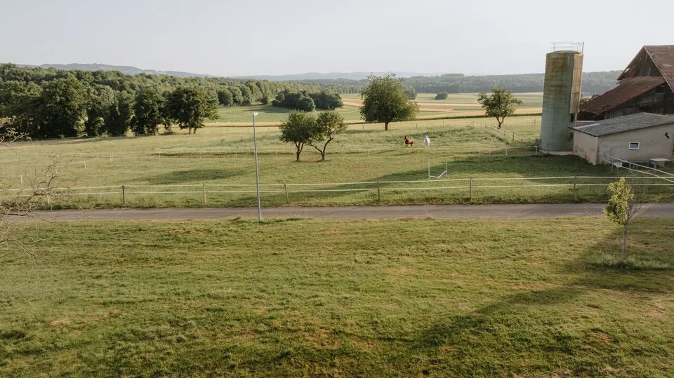 In vendita terreno di 1440 m2 per nuova costruzione a Bure