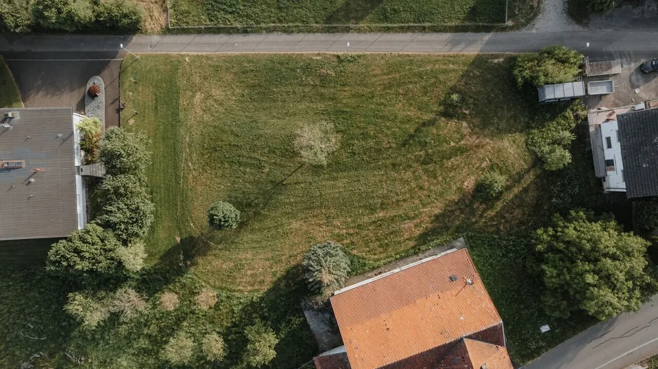 In vendita terreno di 1440 m2 per nuova costruzione a Bure