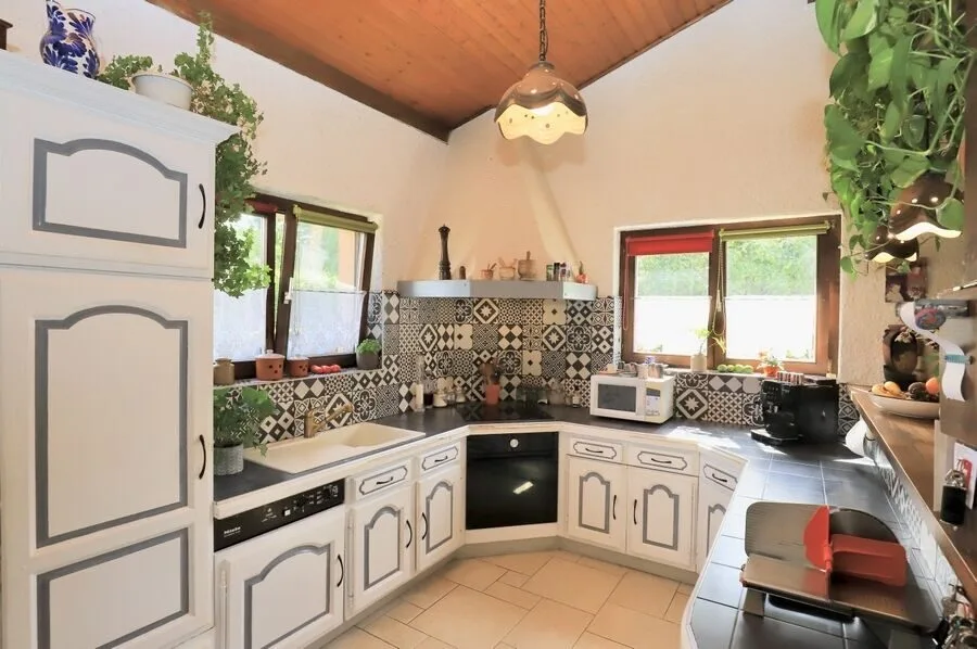 Villa mit 7 Zimmern auf einem großen Waldgrundstück in Porrentruy zu verkaufen