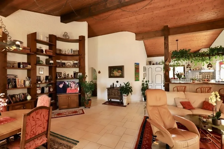 Villa di 7 stanze in vendita su un ampio terreno boschivo a Porrentruy – foto 7 di 13