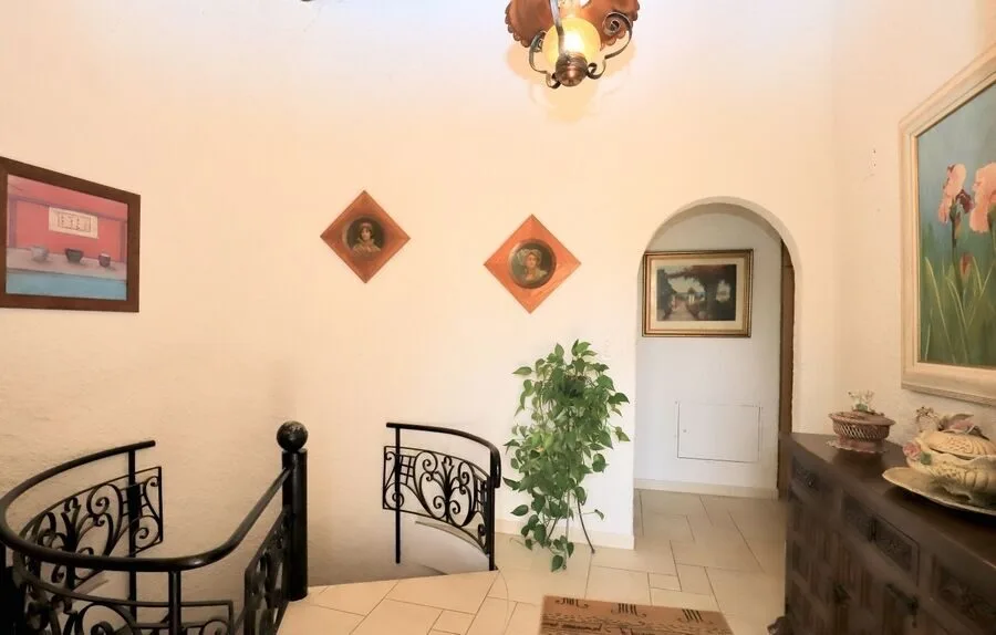 Villa mit 7 Zimmern auf einem großen Waldgrundstück in Porrentruy zu verkaufen