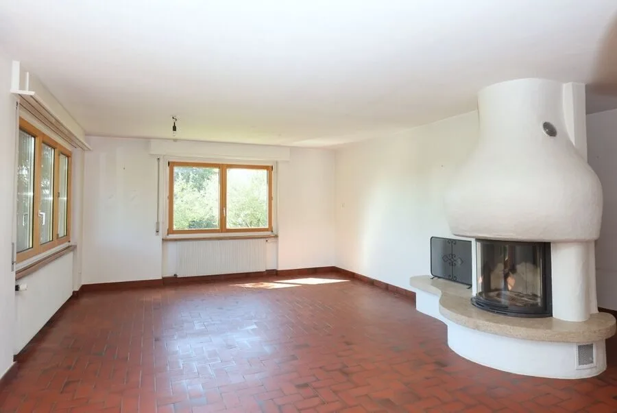 Sulle alture di Porrentruy, proprietà di 12 stanze in vendita