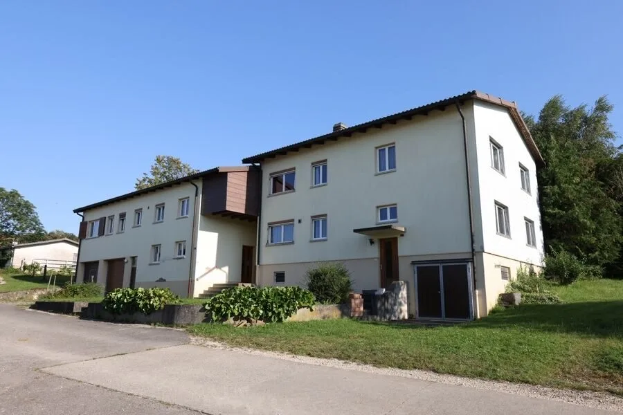 Sulle alture di Porrentruy, proprietà di 12 stanze in vendita