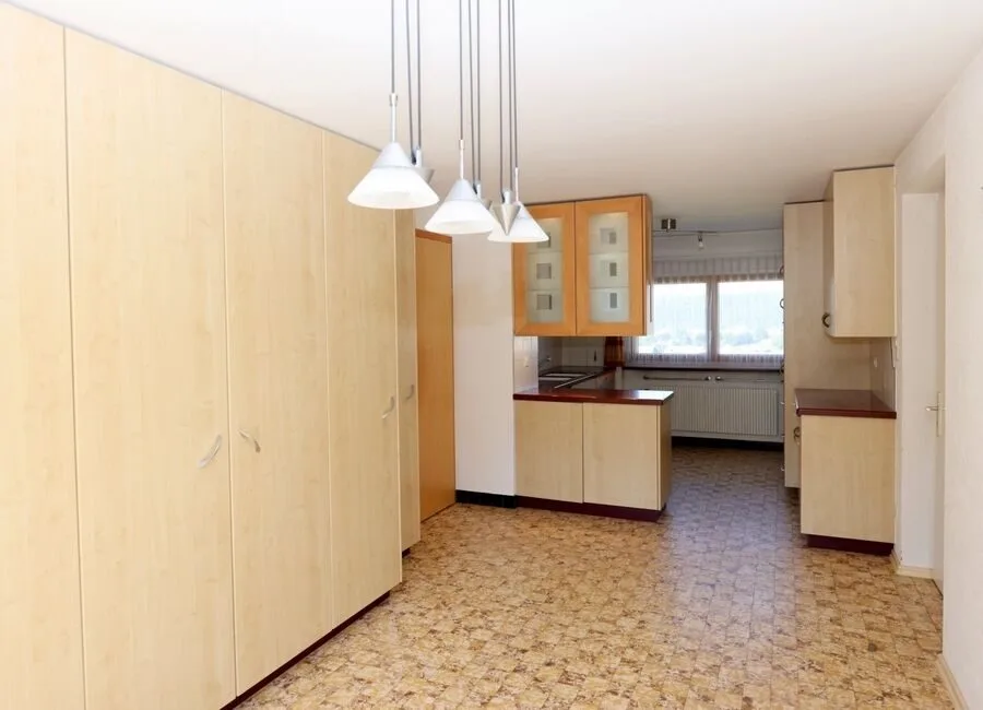 Sulle alture di Porrentruy, proprietà di 12 stanze in vendita