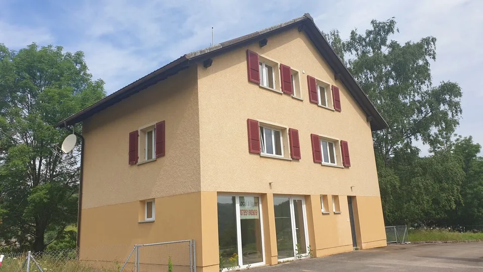 À vendre maison locative de 2 logements et 1 local commercial à Asuel