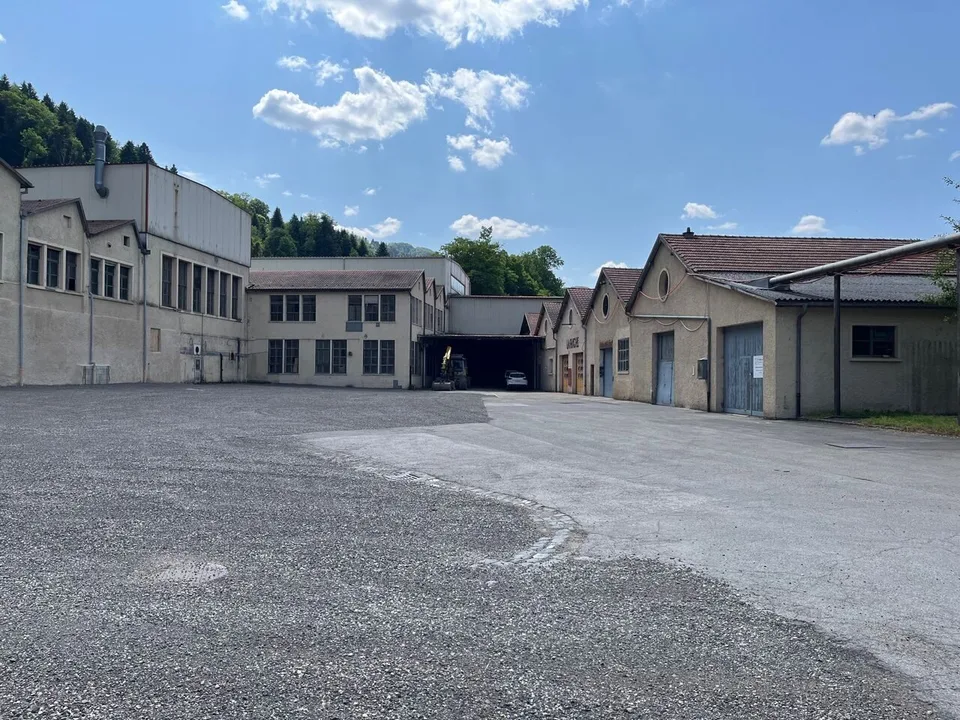 Zu verkaufen in St-Ursanne Industriegebiet mit vermieteten Flächen