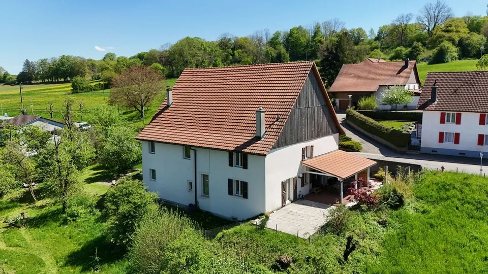Appartement à vendre de 4.5 pièces dans une ferme rénovée à Chevenez