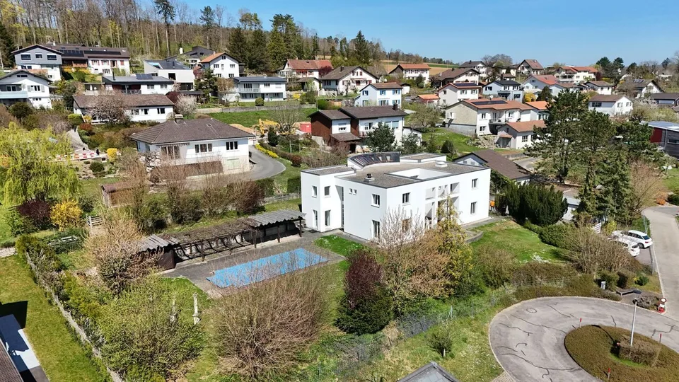 Située à Porrentruy villa d'architecte de 9 pièces