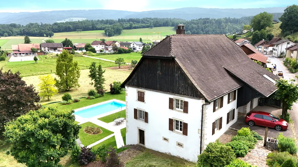 Superbe ferme rénovée de 7 pièces à Courtedoux