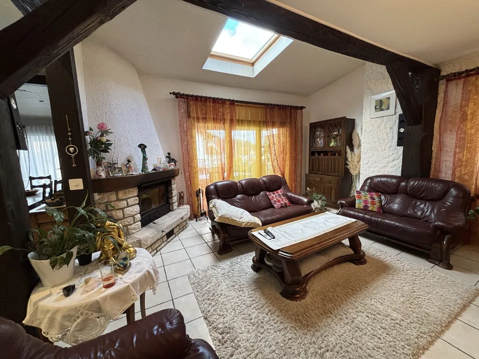 Affascinante casa di 6,5 stanze situata a Chevenez