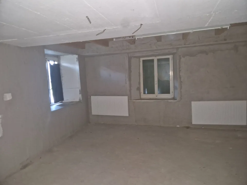 Grande edificio con 2 appartamenti in vendita a Eschert – foto 6 di 13