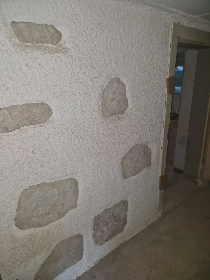 Großes Gebäude mit 2 Wohnungen zu verkaufen in Eschert