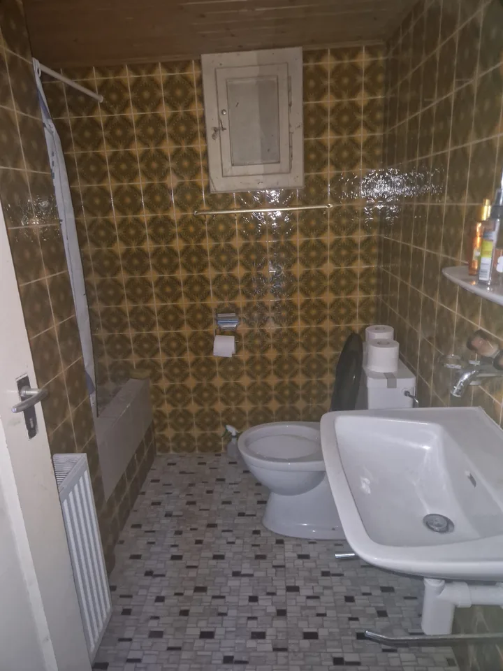 Grande edificio con 2 appartamenti in vendita a Eschert – foto 8 di 13