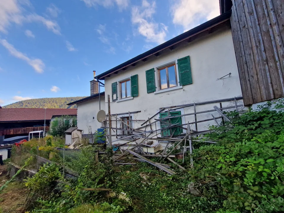 Grande edificio con 2 appartamenti in vendita a Eschert – foto 10 di 13