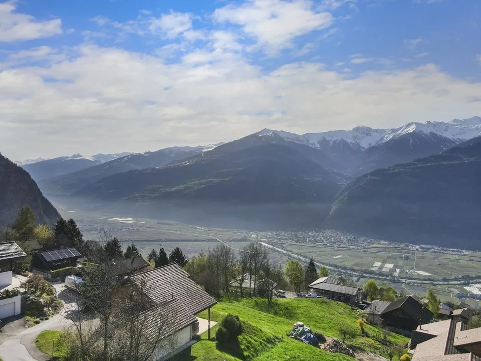 Terrain avec permis de construire, situé à Dugny 5 minutes d'Ovronnaz
