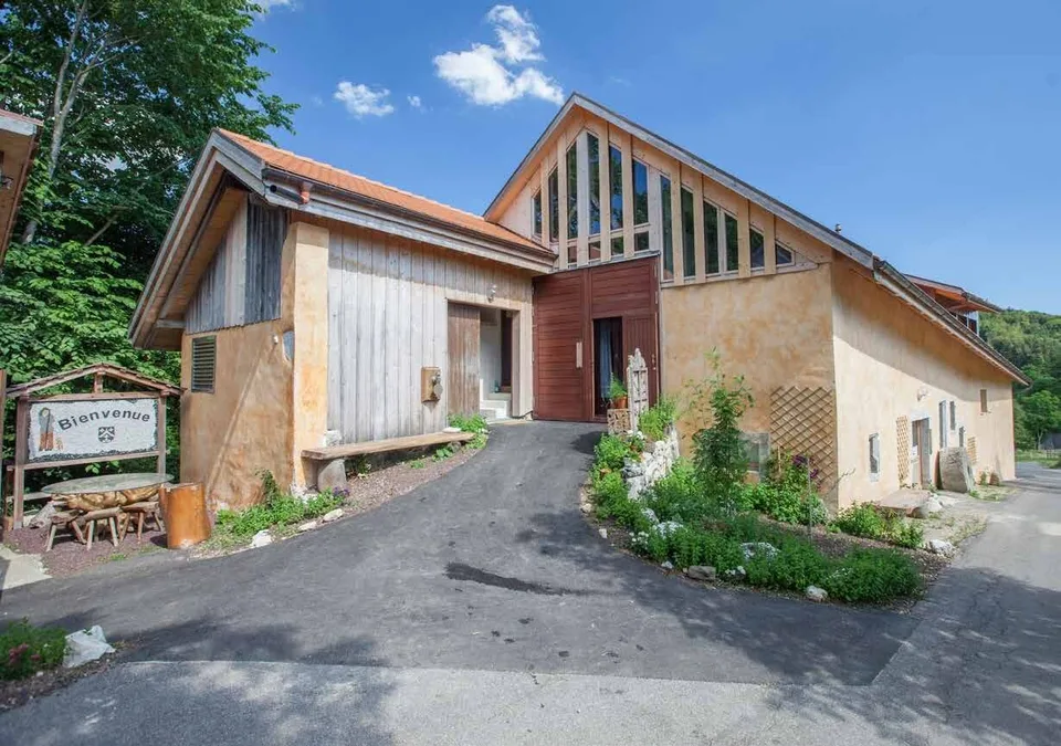 Zu verkaufen renovierte alte Mühle im Dorf Lamboing