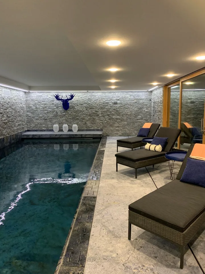 Eccezionale chalet di alta gamma in pietra e legno antico a due passi dal centro di Crans e dal golf – foto 11 di 12