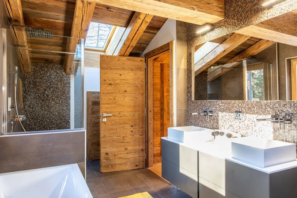 Eccezionale chalet di alta gamma in pietra e legno antico a due passi dal centro di Crans e dal golf – foto 9 di 12