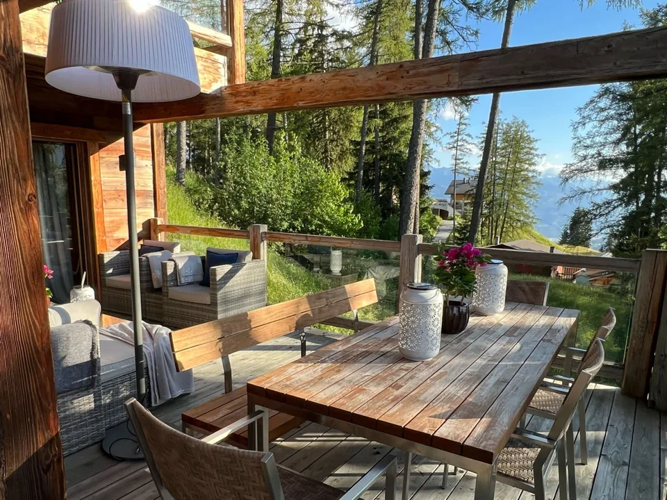 Eccezionale chalet di alta gamma in pietra e legno antico a due passi dal centro di Crans e dal golf