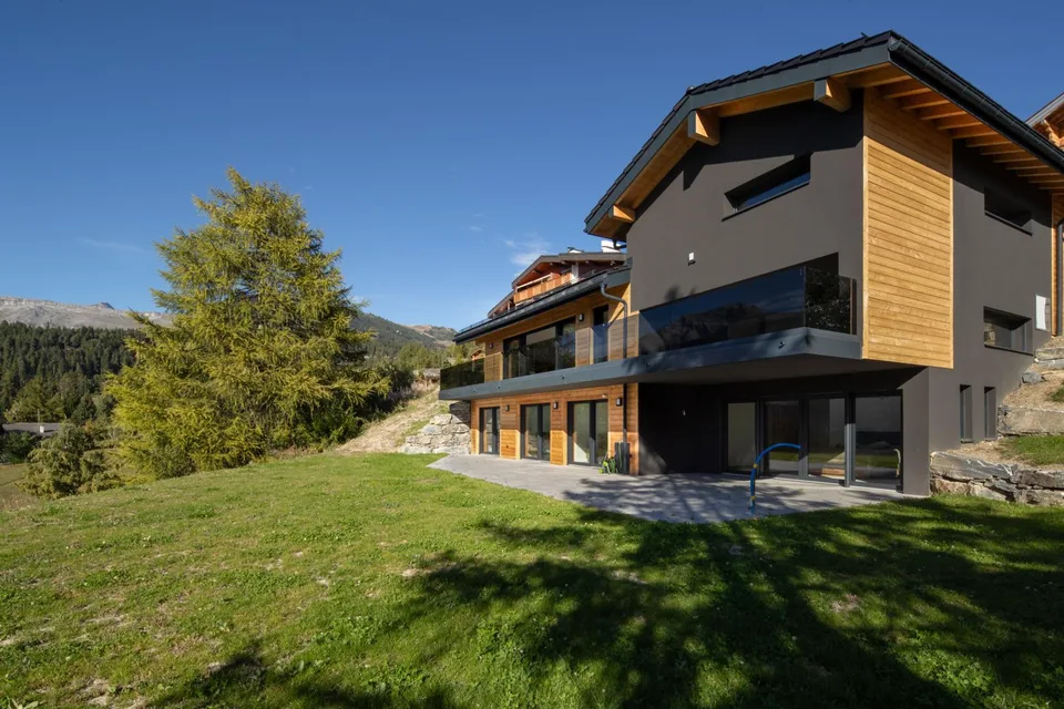 A SAISIR Chalet neuf à Crans-Montana en bordure de zone agricole