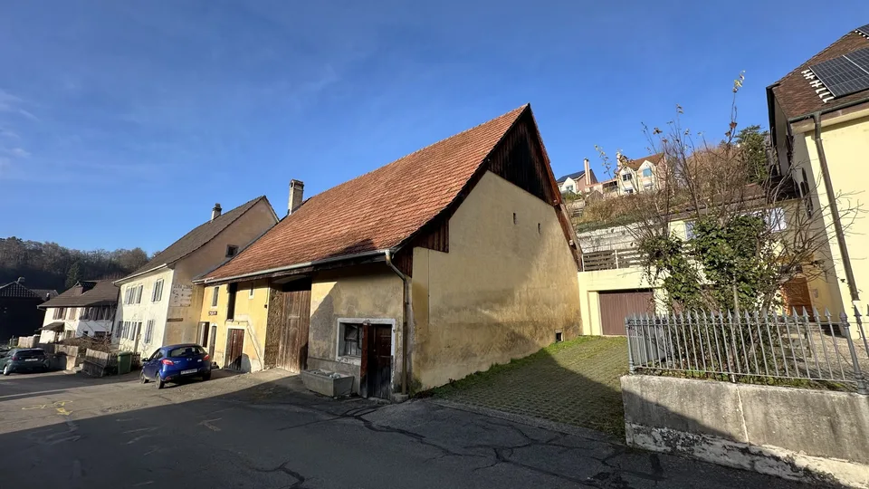 Maison à rénover avec projet de 4 appartements à Fontenais à vendre