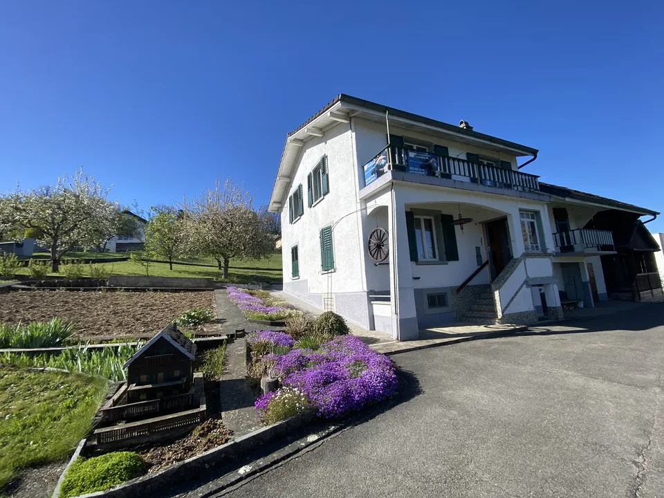 Casa familiare con 2 appartamenti, Courfaivre - 689000