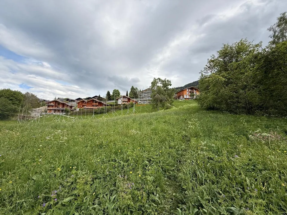Set di 2 belle lotti in una zona tranquilla