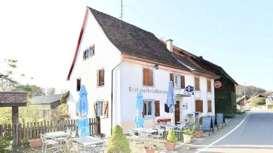 Azienda equestre con hotel-ristorante e appartamento per il personale