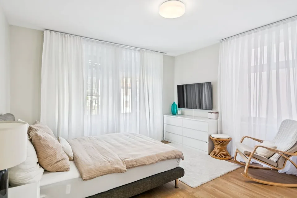 Seltenheit im Herzen von Reconvilier: Renovierte 4,5-Zimmer-Wohnung – Foto 11 von 13