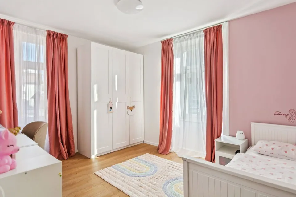 Seltenheit im Herzen von Reconvilier: Renovierte 4,5-Zimmer-Wohnung – Foto 9 von 13