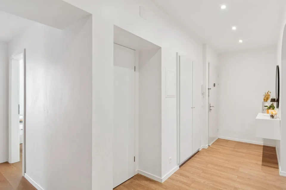 Seltenheit im Herzen von Reconvilier: Renovierte 4,5-Zimmer-Wohnung – Foto 6 von 13