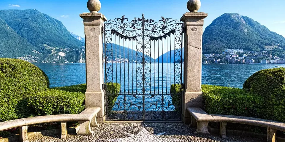 Huge and Amazing 5 Stars Hotel Lake front