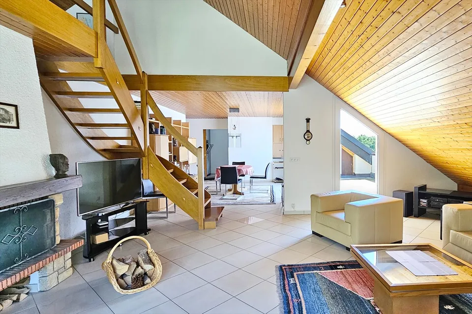 Magnifique appartement de 4,5 pièces avec cheminée à St-Blaise