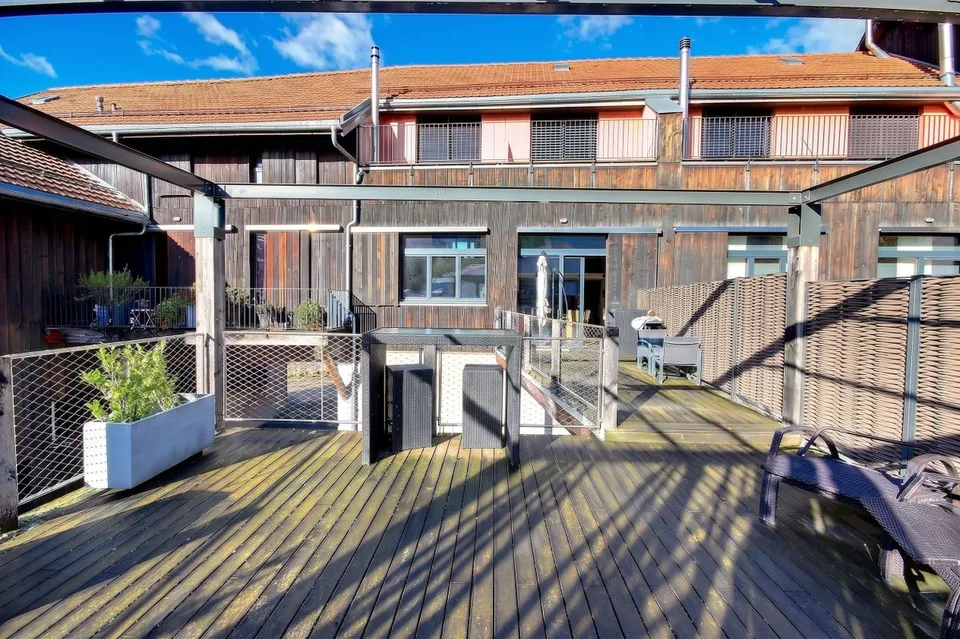Splendide Triplex et terrasse surélevée de 55m2