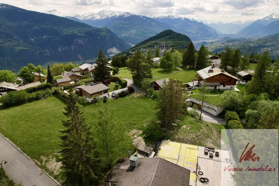 Magnifique opportunité dans un quartier résidentiel bucolique projet d'agrandissement d'un luxueux chalet entre Lens et Crans