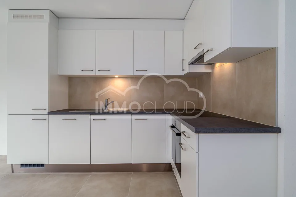 Ampio soggiorno-cucina con balcone!