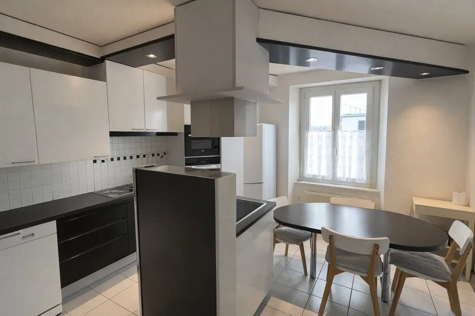 Maison à vendre de 3 logements avec grand terrain à Courgenay