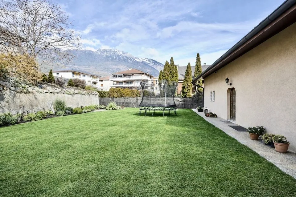 VILLA DE 6,5 PIECES, VOLUMES GÉNÉREUX ET FORT POTENTIEL D'EXTENTION