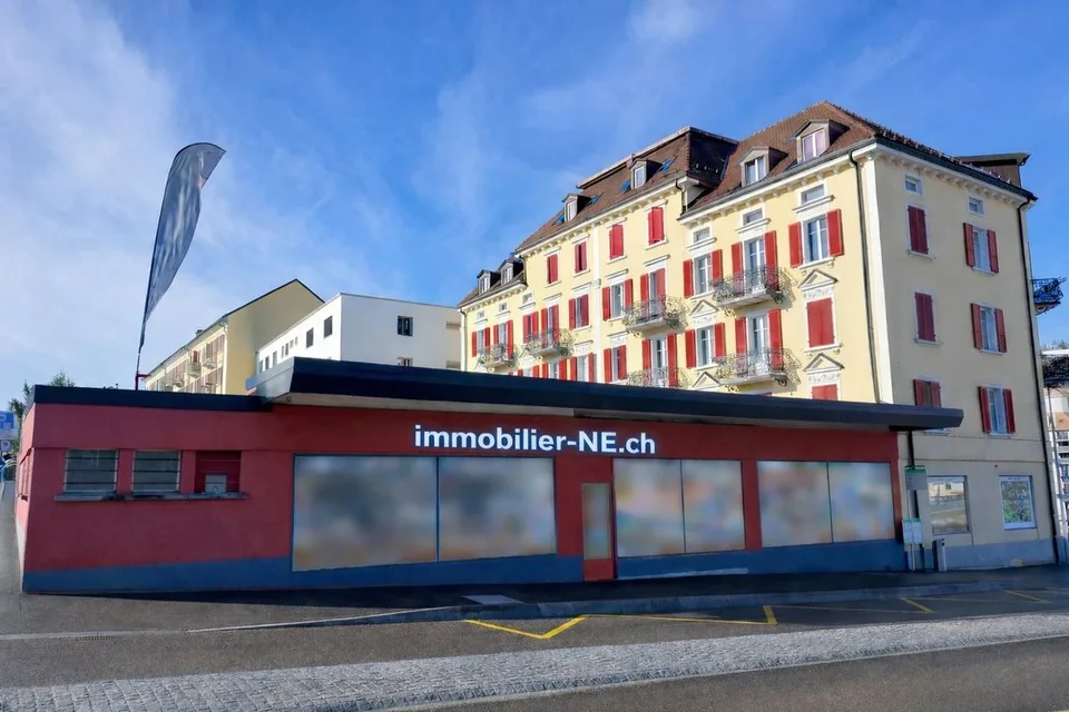 SUPERBE SURFACE COMMERCIALE DE 470M² SUR UN AXE TRÈS FRÉQUENTÉ