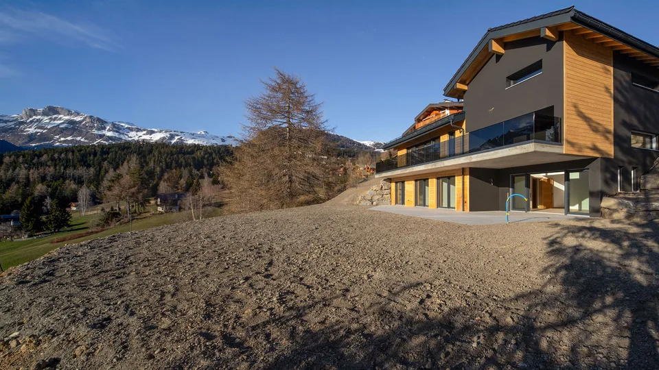 Crans-Montana. Nuova casa indipendente di 5,5 locali dallo stile decisamente contemporaneo