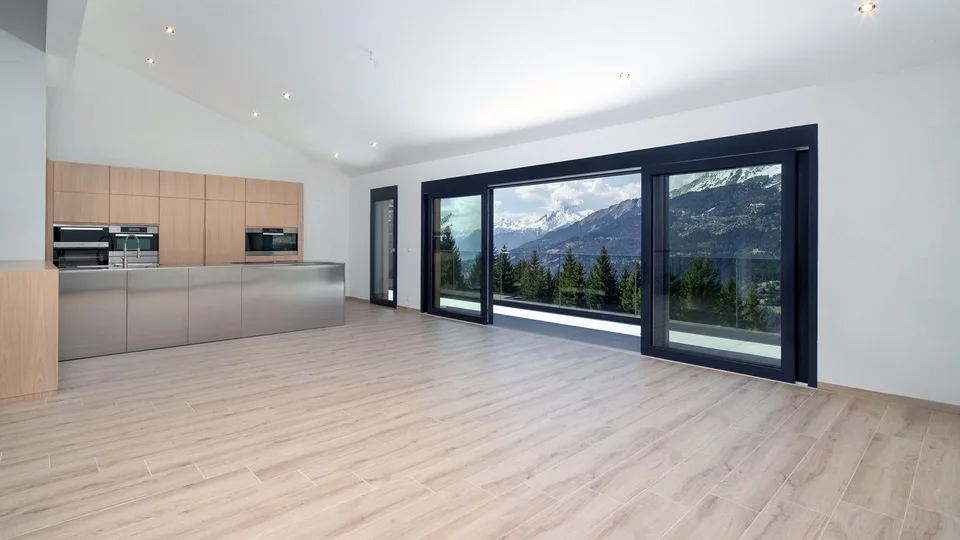 Crans-Montana. Nuova casa indipendente di 5,5 locali dallo stile decisamente contemporaneo