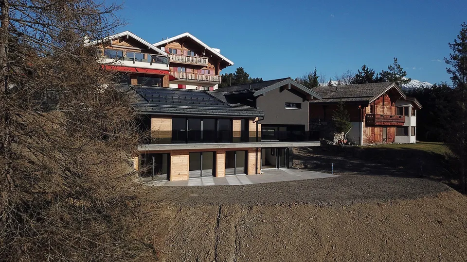 Crans-Montana. Nuova casa indipendente di 5,5 locali dallo stile decisamente contemporaneo