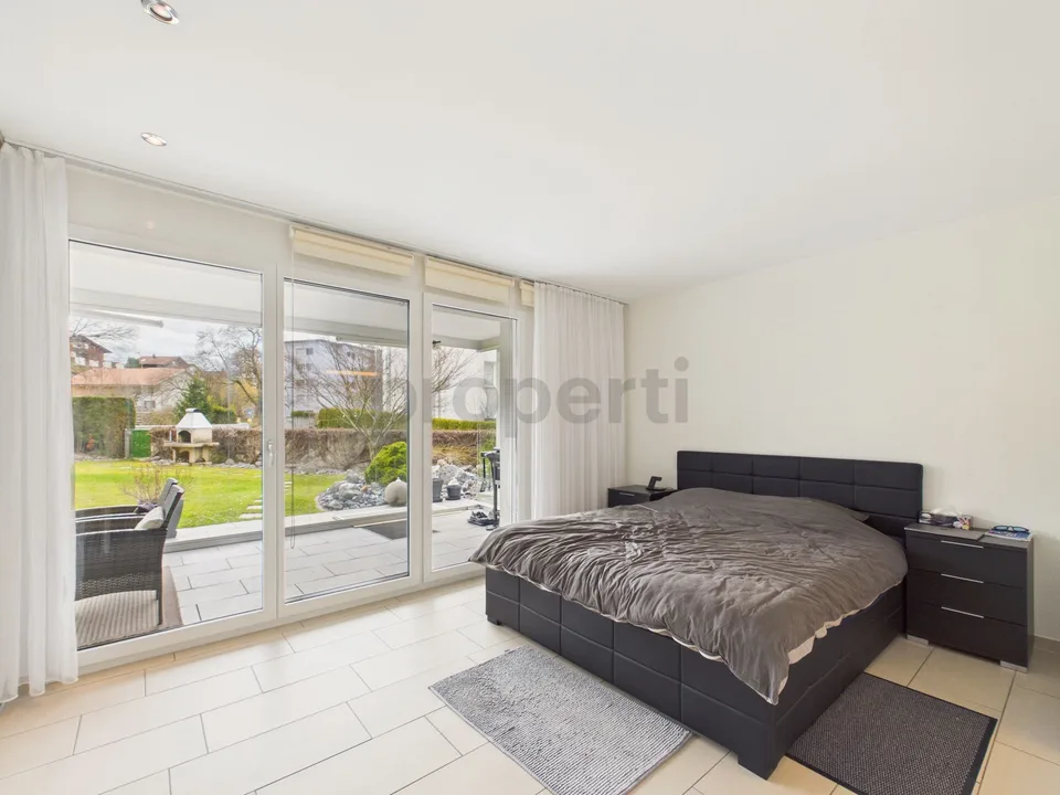 Appartement moderne de 5,5 pièces avec jardin de 290 m2 à Wetzikon
