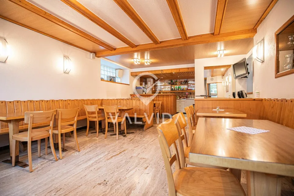 Restaurant mit Wohnung und Dachstock