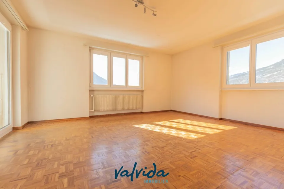 Loge au-dessus de la ville de Leuk - 5.5 pièces avec vue spectaculaire