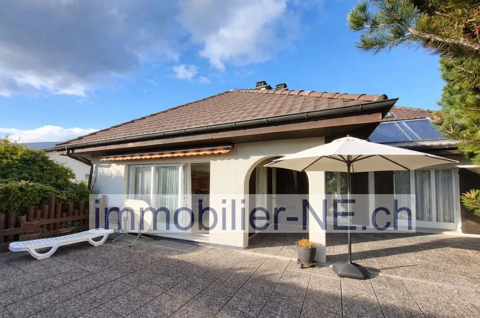 Spacieuse villa avec vue sur le lac et les alpes