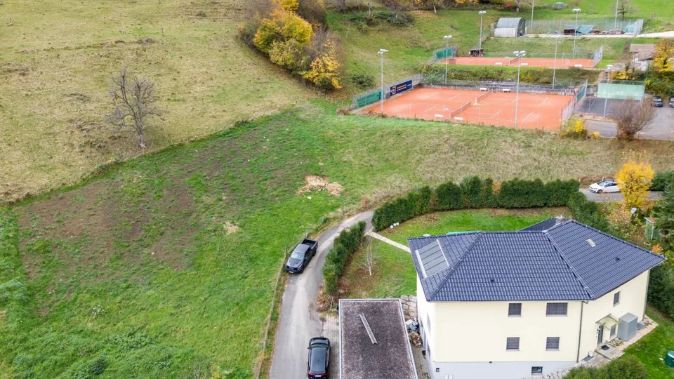 Sonniges Bauland mit bewilligten MFH Projekten - Waldenburg BL – Foto 6 von 7