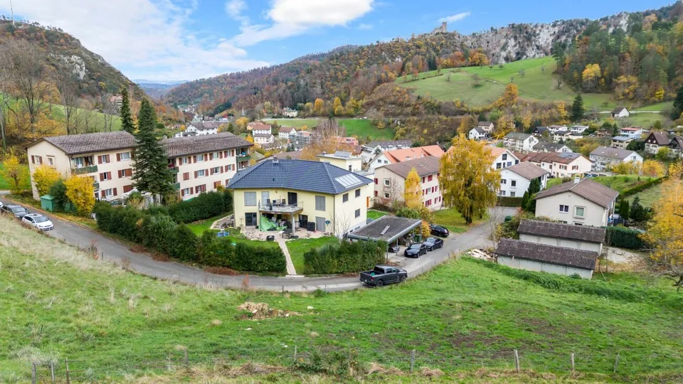 Sonniges Bauland mit bewilligten MFH Projekten - Waldenburg BL – Foto 7 von 7